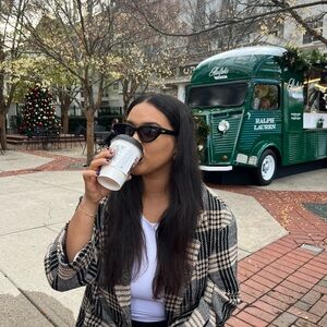 Meet your Posher, Alexandra!